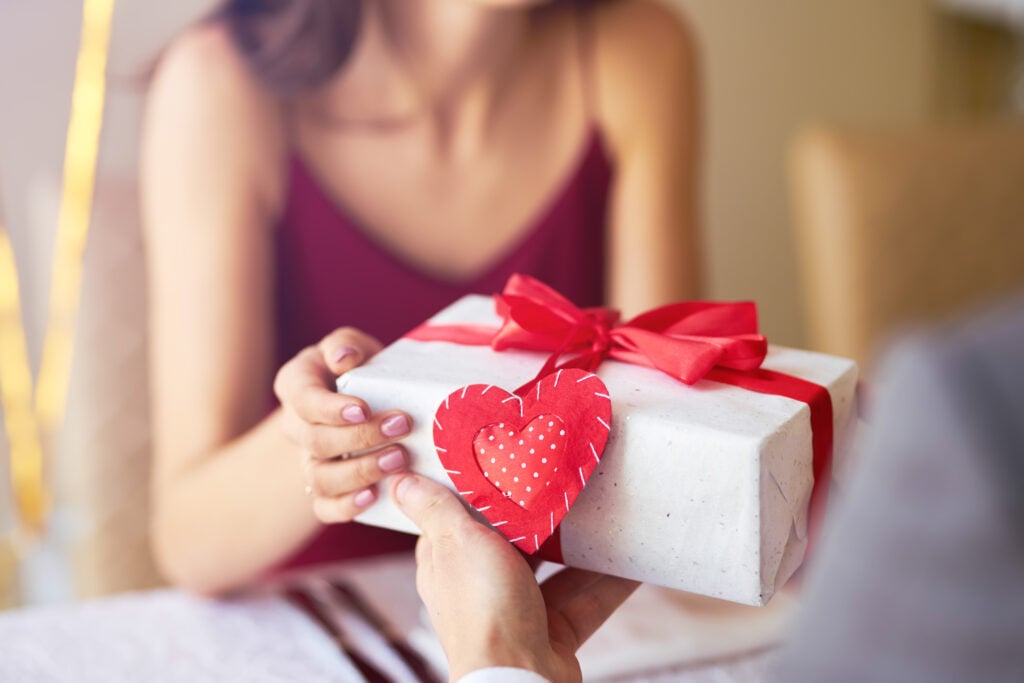 26 Valentine Gift Ideas for Someone Who Just Moved | MYMOVE